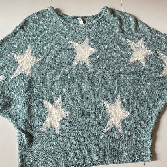 Light green and white star sweater - Picture 3 of 4
